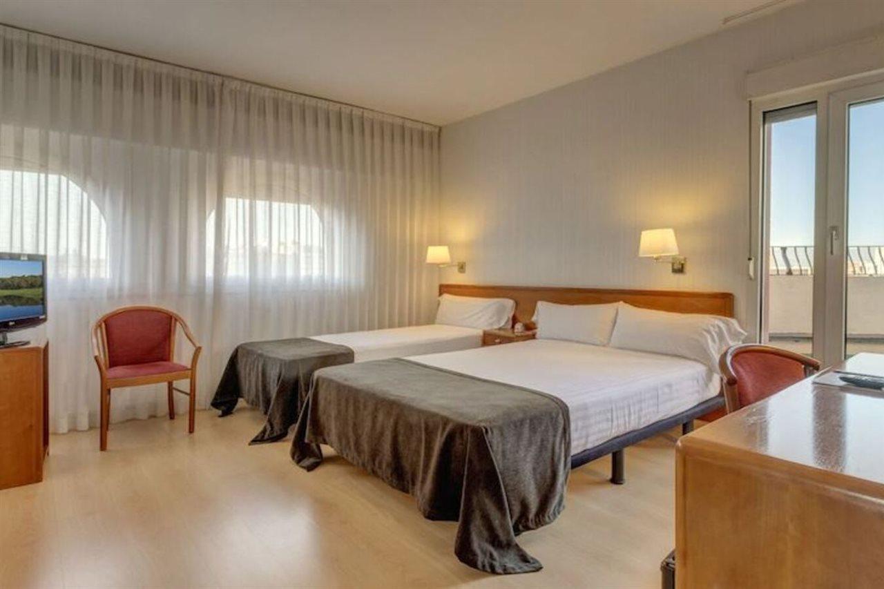 Hotel Ultonia Girona Bagian luar foto